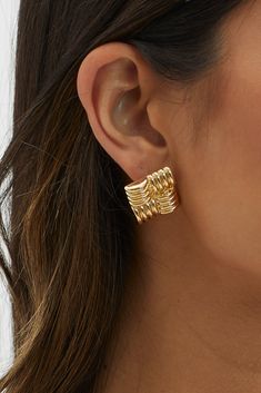 Manhattan Square Ribbed Earrings Gold by Selfie Leslie Gold Vintage Earrings, Vintage Earrings Aesthetic, Square Gold Earrings, Gold Earrings Aesthetic, Big Gold Earrings, Gold Square Earrings, Big Earrings Gold, Earrings 2024, Vogue Jewelry