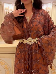 #brown #aesthetic #traditional #wear #women #morocco #core #vintage #maroc #marrakech #northafrica #caftan #amazigh #arab Traditional Wear Women, Morocco Fashion, Algerian Clothing, Arabian Dress, Persian Fashion