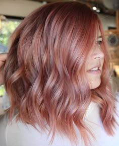 Rose Peach Hair, Strawberry Brunette Hair Rose Gold, Strawberry Brown Hair Color, Pink Strawberry Blonde Hair, Rose Beige Hair, Peach Brown Hair, Hair Color Ideas Red, Strawberry Brown Hair, Rose Brown Hair