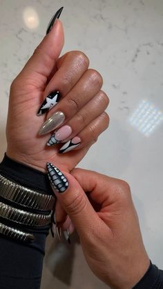 Black Almond Nails Designs Ideas, Almond Stiletto Nails Design, Black And White Nails Almond, Black And White Almond Nails, Black And White Nails Ideas, White Nails Inspiration, Almond Stiletto Nails