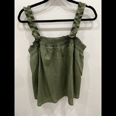 Size S. Excellent Condition. Washed But Never Worn. Casual Tank Top For Brunch, Top Banana, Flowy Tank, Banana Republic, Womens Tops, Crop Tops, Green, Women Shopping, Color