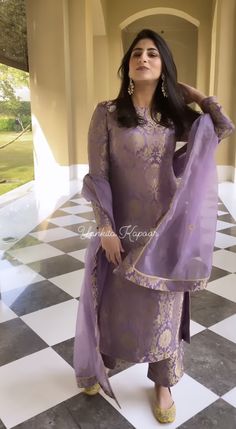 Banarsi Silk Suit Designs Indian, Banarsi Design, Suit Neck, Fancy Suit, Silk Kurti, Pakistani Fancy Dresses