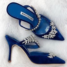 Manolo Blahnik Lurum, Manolo Blahnik Wedding Shoes, Women Dress Shoes, Wedding Pumps, Velvet Shoes, Dress Shoes Womens