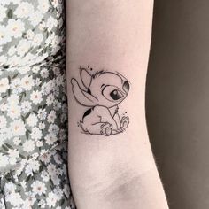 tattoo ideas and inspo Disney Stitch Tattoo, Lilo And Stitch Tattoo, 10 Tattoo, Stitch Tattoo, Tattoo Feminina, Cartoon Tattoos, Best Tattoo Designs, Dream Tattoos, Disney Tattoos