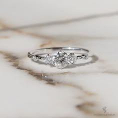 Simple Silver Diamond Engagement Rings, Engagement Ring White Gold Simple, White Gold Engagement Rings Round Cut, Cute Promise Rings Silver, Silver Circle Engagement Rings, Simple Wedding Ring Silver, Small Silver Engagement Rings, Dainty Silver Engagement Rings, Dainty Engagement Ring Silver