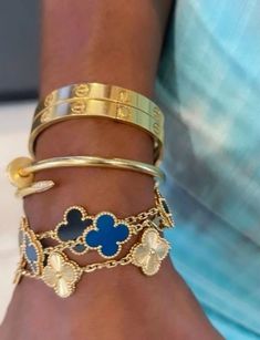 Hogwarts Life, Jewelry Stack, Expensive Jewelry Luxury, Van Cleef And Arpels, Dope Jewelry, Gold Bracelets, Jewelry Fashion Trends, Classy Jewelry, Expensive Jewelry