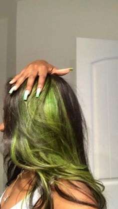 black girl skunk stripe| green skunk stripe| black girl hair |natural hair Black And Green Hair, Dark Green Hair, Green Hair Dye, Girl Hair Colors, Dyed Hair Inspiration, Dyed Natural Hair, Pretty Hair Color, Hair Laid