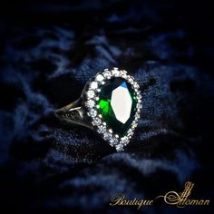 Emerald Ring Engagement, Al Sultan, Wedding Accesories, Hurrem Sultan, Green Emerald Ring, Headpiece Jewelry, Saree Design, Gold Ring Designs, Turkish Jewelry