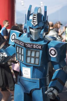 When there are just too many costumes to choose from go for a costume mash up of the Tardis and Transformers. Epic Cosplay, Police Box, Matt Smith, Amazing Cosplay, Nerd Alert