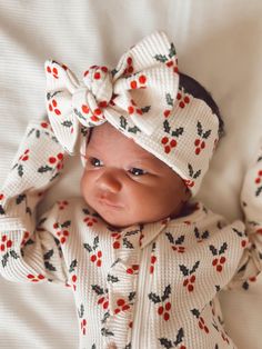 Have a holly jolly Christmas with our delightful holly print, bringing a touch of tradition and festive cheer to every little one's celebration this festive holiday season! Knot Bow headband, waffle fabric with holly print fits size 0 - 12 mo 100% organic cotton by: spearmintLOVE Christmas Newborn Outfit, Newborn Christmas Outfit, Have A Holly Jolly Christmas, Holly Print, Baby Art Projects, Toddler Wearing, Knot Bow