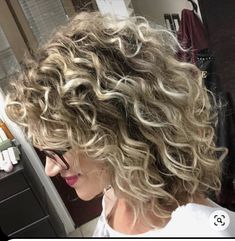 Shag Curls Medium Long, Mid Length Curly Haircuts For Women, Medium Length Haircut For Naturally Curly Hair, Cynthia Mcfadden Hair, Natural Curly Hair White Women, Layers For Curly Hair Medium, Layered Medium Curly Hair Styles, Above Shoulder Curly Haircuts, Best Layers For Curly Hair