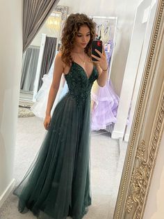 Gala Dresses Elegant, Prom Dress Inspo, Green Prom, Deb Dresses, V Neck Prom Dresses