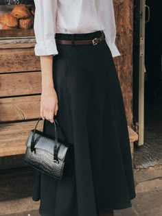 Turtleneck And Long Skirt, Casual Long Black Skirt Outfits, Long A Line Skirt Outfits, Modern Black Skirt For Business Casual, Modern Black Business Casual Skirt, Black Pencil Skirt For Business Casual, Long Skirt Uniform, Flare Skirt Outfit, Flare Long Skirt