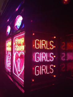 Out in Soho: La Bodega Negra and Piano Bar Soho - Blogger On Pole R&b Aesthetic, 80s Fashion Trends, Industrial District, Piano Bar, Clubbing Aesthetic, Red Light District, Strip Club