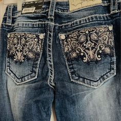 Brand New Jeans With Rhinestone Pockets. Tags Still On! Standard Straight Cut. Slim Fit. Mid Rise. Latina Clothes, Low Rise Jeans Outfit, Jean Pocket Designs, Y2k Fits, Cowgirl Jeans, Rhinestone Jeans, 2000s Clothes, Latina Fashion Outfits, Downtown Outfits