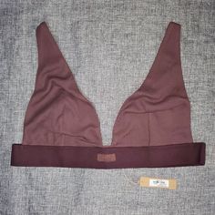 Nwt Skims Cotton Rib Plunge Bralette Color Garnet Size 3x This Wear-It-And-Forget-It Triangle Bralette Combines The Cool Everyday Comfort And Natural Breathability Of Cotton With High-Tech Powermesh Support. Complete The Look With Cotton Leggings. Adjustable Shoulder Straps, Powermesh-Lined Triangle Cups With A Plunging Neckline, Wide And Soft Underband, Adjustable Hook-And-Eye Back Closure Cotton Rib - 95% Cotton / 5% Spandex Garnet Color, Nude Bra, Triangle Bralette, Cotton Leggings, Demi Bra, Cotton Logo, T Shirt Bra, Strapless Bra, Underwire Bra