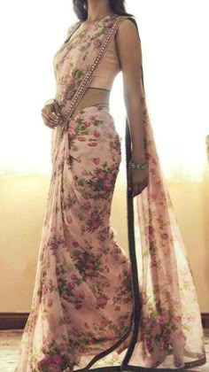 Saree Floral, Saree Blouses Designs, Blouses Designs, Modern Saree