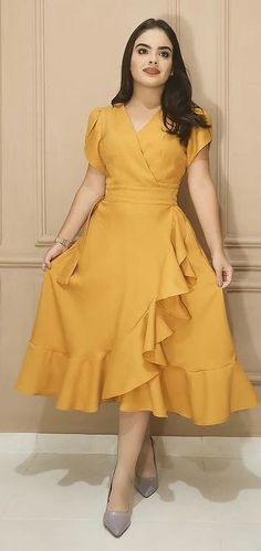 Vestidos Casual, Yellow Gown, Apostolic Fashion, Baby Frocks Designs, Frock Design, Modest Fashion Outfits, Colorful Fashion, Modest Fashion, Casual Looks