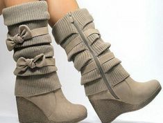 Les chaussures compensées - un must have pour la femme moderne Dr Shoes, Bow Boots, Shoe Closet, Crazy Shoes