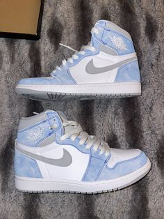 Nike Air Jordan 1 Retro High OG Hyper Royal 555088-402 Mens Size 7.5. Missing extra laces Nike Air Jordan 1 Retro, Air Jordan 1 Retro High Og, Air Jordan 1 Retro High, Nike Air Jordan 1, Air Jordan 1 Retro, Jordan 1 Retro High, Jordan 1 Retro, Christmas Wishlist, Air Jordan 1