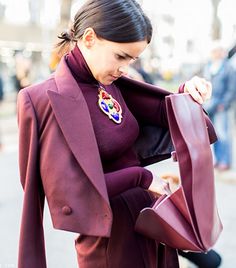 26 Fashion Hacks Every Woman Should Know Mode Tips, Fashion Tips And Tricks, Miroslava Duma, Age 30, Suede Dress, Fashion Hacks, Clothing Hacks, Who What Wear, Look Cool