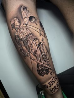 a man with a tattoo on his arm that has the statue of liberty holding an arrow