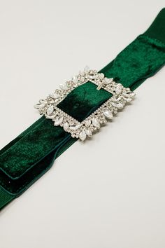 Subcategory: Belt. Detail: Strass detail. Fabric: Velvet. Waist: Elastic waist. U. 100% Polyester Engagement Hand, Embellished Belt, Cloth Belt, Hip Belt, Green Belt, Rhinestone Belt, Makeup Stain, Green Sequins, Rhinestone Studs