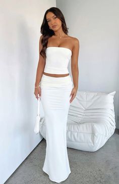 All White Party Outfits, White Party Outfit, The Nightingale, White Long Skirt, White Maxi Skirts, Party Fits, All White Outfit, Clear Heels, White Outfits