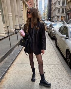 Everyday High Fashion, Mode Dope, Skandinavian Fashion, Leather Jacket Outfits, Pullover Cardigan, Women Office, Style Winter, Looks Black