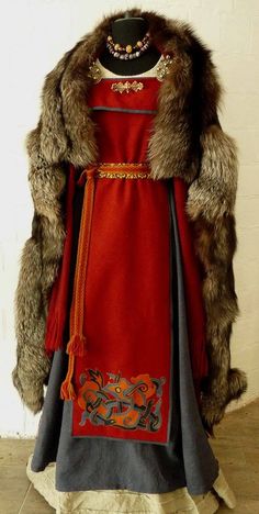 Natural under dress, perhaps a wode blue wool apron dress with a contrasting color for the embroidered over flap. I would prefer a Different top to flap though. Gaun Abad Pertengahan, Medieval Costume