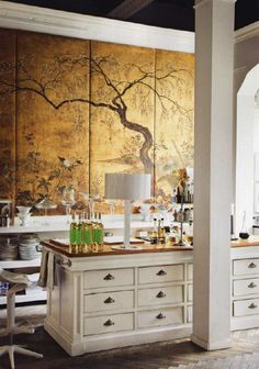 Chinoiserie Chic: Decorating With Chinese Antiques Chinoiserie Panels, Classy Kitchen, Asian Homes, Chinoiserie Chic, Asian Decor, Plywood Furniture, White Cabinets, Chic Decor, Home Fashion