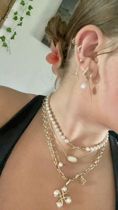 gold jewelry gold hoops pearl earrings necklace stack earring stack cartilage piercing helix piercing Three Piercing Stack, Evry Jewels Earrings Stack, Pearl Earring Stack, Gold Earring Stack, Earring Stacks, Earring Stack Ideas, Multiple Piercings Earrings, Piercings For Girls