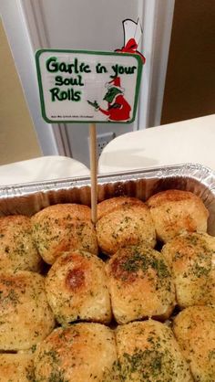 garlic bread rolls in tin foil with a sign that says garlic on your kohls