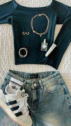 How To Style Jeans, Studio Outfits, Cute Outfits Summer, School Start, Clothing Studio, Downtown Outfits, Outfit Plan, Casual Preppy Outfits, Trendy Outfits For Teens