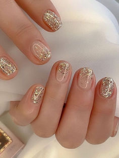 45+ Classy Gold Nails to Elevate Your Winter Glam | Kbeauty Addiction Classy Gold Nails, House Interior Makeover, Growth Tattoos, Gold Sparkle Nails, Brush Techniques, Nails Brush, Gold Gel Nails, Gold Manicure, Interior Makeover