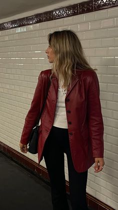 Red Autumn Aesthetic Outfit, Red Fall Aesthetic Outfit, Red Leather Blazer Outfit Aesthetic, Red Closet Aesthetic, Red Trend 2023, Red Blazer Aesthetic, Leather Jacket Fitted, Leather Blazer Styling, Red Inspo Outfit