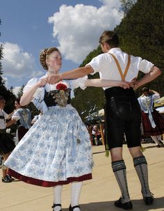 Bavaria...folk dancing. How much fun, Octoberfest would be a great time to visit Germany. German Heritage, Folk Dresses, Bavaria Germany, Just Dance, Historical Clothing, Bavaria