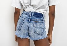 Vintage Lee mid rise cut off distressed acid wash jean shorts. High quality medium weight denim. Zip fly. Shorts sit about 2 inches below the natural waist. Frayed at the bottom hems and some distressed areas across the front. Back leather pocket tag has been removed. Shorts have been well laundered and are ready to wear. Colors may vary slightly from screen to screen. This garment has no tags. Sold in as is condition. Material: Denim (100% Cotton) Size On Tag: ---- Brand: Lee / Made In ---- Best Approximate Fit: Modern Size 3 / 4 Sizing: Waist (Measured Flat / Double): 14" Hips (Measured Flat / Double): 18.25" Thigh (Measured Flat / Double): 11.25" Inseam: 1.75" Outseam: 10.25" Front Rise: 10.25" Back Rise: 13.5" For reference the model measures: Height: 5'9" / Waist: 25" / Hips: 37" / Je Mid-rise Distressed Denim Shorts, Distressed Mid-rise Light Wash Shorts, Mid-rise Distressed Cotton Jean Shorts, Medium Wash Denim Bottoms With Built-in Shorts, Distressed Mid-rise Denim Blue Shorts, Acid Wash Jeans, Acid Wash Denim, Jean Vintage, Acid Wash