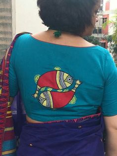 3.Beautiful Fish Pair in Blouse back Neck Blouse Back Designs, Blouse Painting, Painted Blouse, Blouses Saree, Blouse With High Neck, Madhubani Saree, Painting Dress