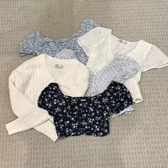 This Is A Really Huge Bundle Of Hollister Tops! All Are Size Xs And Are Brand New, Never Worn. Two Puff Sleeve Blouses, Two Peplum Blouses, And One Cropped Sweater. Open To Offers! Holister Outfits Aesthetic, Hollister Aesthetic, Hollister Outfits, Hollister Clothes, Coastal Fashion, Thrift Inspo, Target Tops, Preppy Clothes