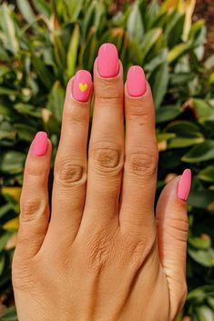 Pink Summer Nails Designs, Hot Pink Gel Nails, Pink Nails With Flowers, Nails Pink Summer, Summer Nails Pink, Summer Nails Designs, Short Pink Nails, Summer Nails Ideas, Flamingo Nails