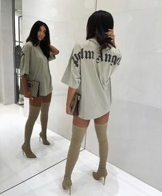 Fall Looks (Cozy) on Pinterest 18th Birthday Outfit, Boujee Outfits, Flawless Beauty, Tshirt Outfits, Palm Angels, Teenage Fashion Outfits, Looks Vintage