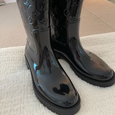 Brand New Louis Vuitton Rain Boots In Size 41 Black Patent Leather Gorgeous Boots. Come With Dust Bag No Box. Never Been Worn. Luxury Black Patent Leather Boots, Luxury Patent Leather Boots, Louis Vuitton Rain Boots, Designer Rain Boots, Gorgeous Boots, Louis Vuitton Boots, Louis Vuitton Shoes, Shoes Brand, Black Patent Leather