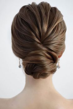 Chignon Bun Hairstyles To Get A Stylish Look ★ Chignon Hairstyle, Easy Chignon, Sanggul Modern, Beyonce Hair, Chignon Bun, Chignon Hair, Bridal Hair Buns, Bridal Hair Updo, Peinados Recogidos