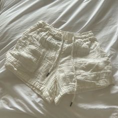 White Extra Small Linen Shorts Never Worn Just Took The Tags Off White Linen Shorts, Gap Shorts, Long Shorts, Linen Shorts, White Linen, Gap, Color White, Womens Shorts, Tags