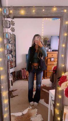 Fall Western Outfits Cardigans, Western Outfits Women Inspiration, Cute Outfits To Make Your Crush Like You, Cute Country Winter Outfits, Country School Outfits Casual, Western Concert Fits, Easy Country Outfits, Country Girl Fits For School, Western Shein Outfits