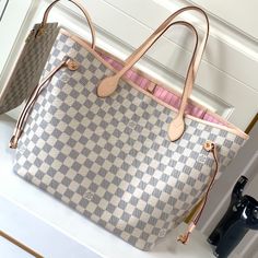 white grid with powder leather is genuine French A-grade quality, hand-painted edge details are very delicate

Size: 32x29x17 Purse Louis Vuitton, Never Full Louis Vuitton, Louis Neverfull, Louis Vuitton Tote Bag, Louis Vuitton Bags, White Louis Vuitton Bag, Lv Tote, Louis Vuitton Mm, Louis Vuitton Sarah Wallet