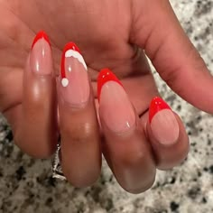 Holiday Nails Santa Hat, Christmas Theme French Tip Nails, Simple Christmas Inspired Nails, Cute Nail Ideas Christmas Simple, Cute French Nails Christmas, Nails For Chicago Trip, Transition To Christmas Nails, Builder Gel Christmas Nails Short, Basic Nails Christmas