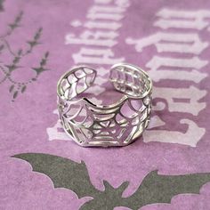 Creepy Rings, Horror Punk Fashion, Black Metal Rings, Romantic Wedding Rings, Emo Jewelry, Goth Ring, Angel Wing Ring, Scene Goth, Horror Punk