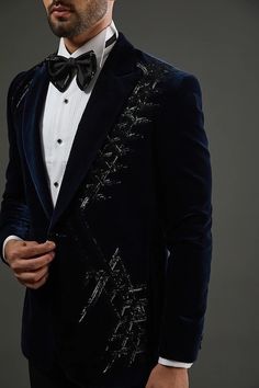 Designer Tuxedo, Sherwani For Men Wedding, Groom Dress Men, Marriage Dress, Sherwani For Men, Tom Ford Suit, Work Coat, Work Suits, Embroidery Suits